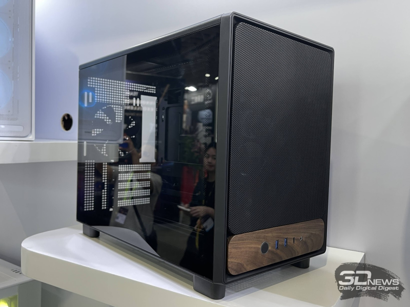 Репортаж со стенда Ocypus на Computex 2026: корпусные дисплеи, СЖО с обдувом VRM, кулеры с дисплеями и новые корпуса